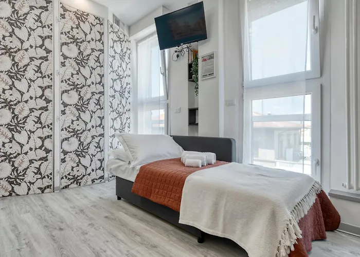 Front Station - Stazione Di *