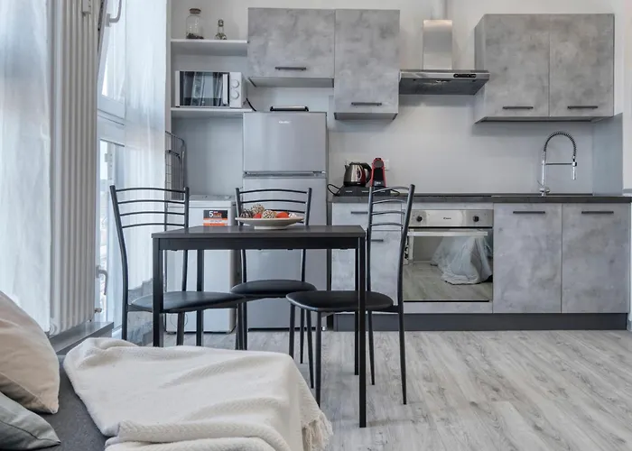 Front Station - Stazione Di Apartamento Bolonia