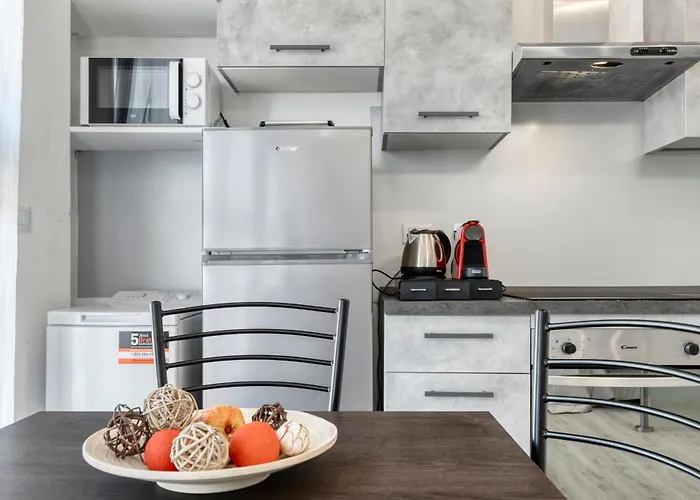 Front Station - Stazione Di *