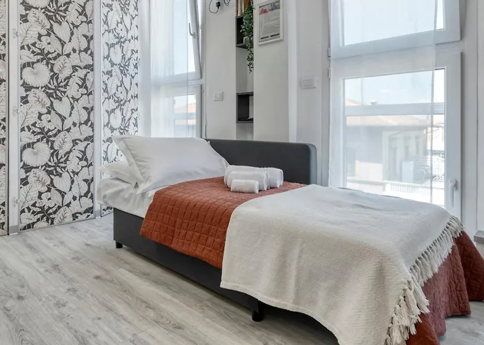 Front Station - Stazione Di *