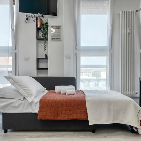 Front Station - Stazione Di Daire Bolonya