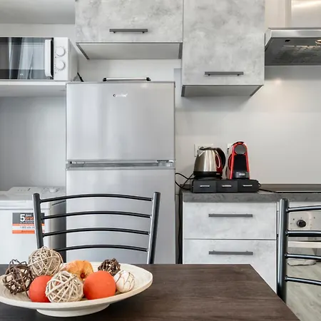 Front Station - Stazione Di *